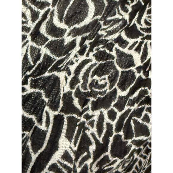 black and white scarf rose design no brand - Picture 2 of 5